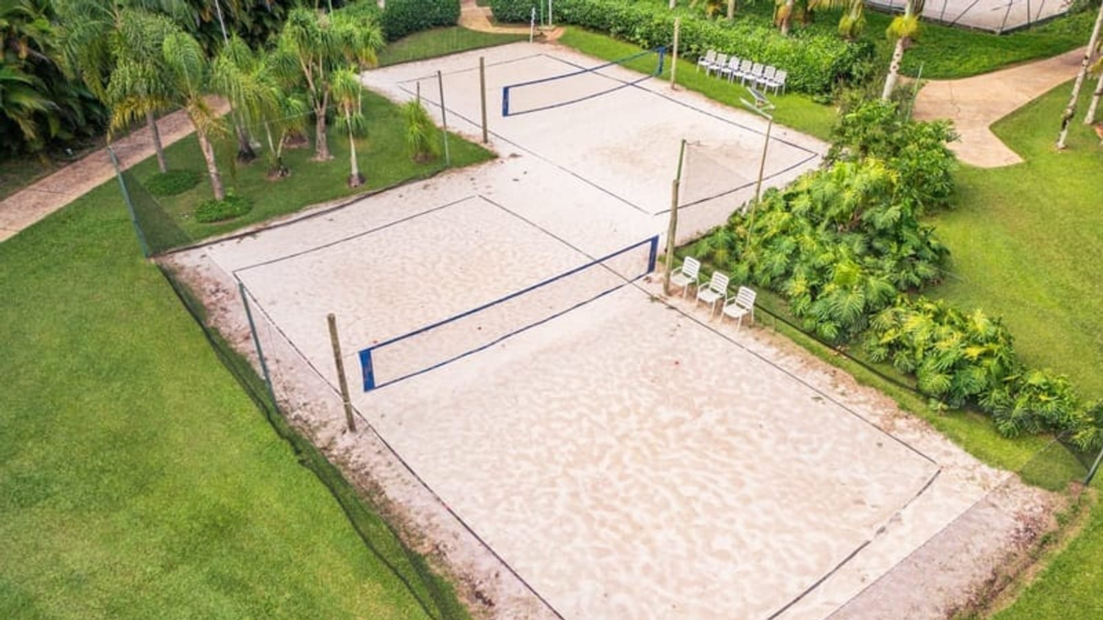 Quadra de beach tênis ao ar livre